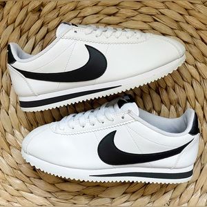 NIKE CLASSIC CORTEZ WHITE BLACK 2018 (WOMEN'S SIZE 8)